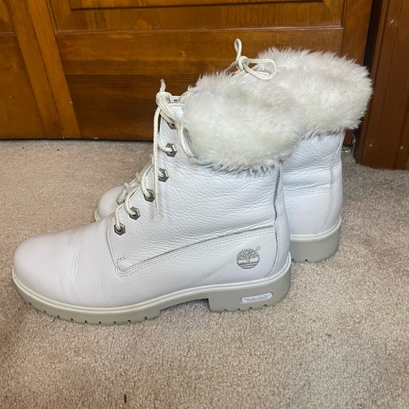 Timberland Limited Edition Rare All White Winter With Fur 8.5 - Picture 3 of 5